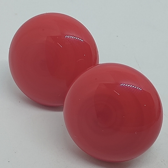 * vintage gorgeous cherry red Japan glass button screw back earrings - Picture 1 of 5